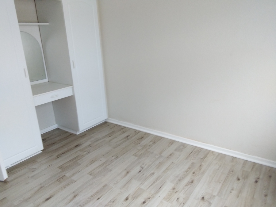 To Let 3 Bedroom Property for Rent in Somerset Park Western Cape